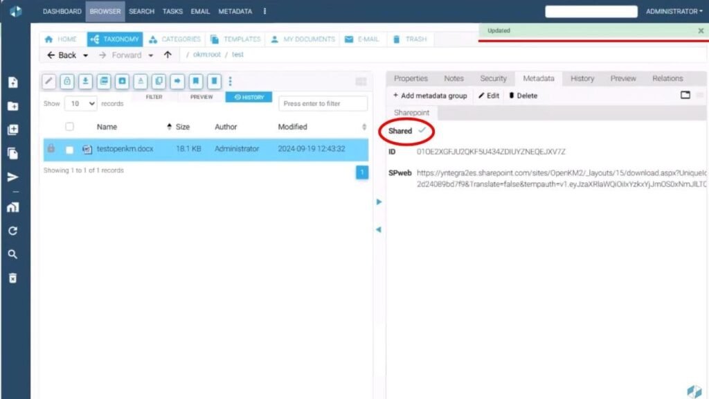 Documento sincronizado con SharePoint mostrando metadatos compartidos